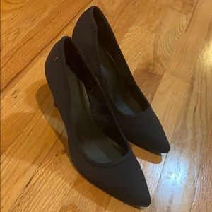 Simply Vera navy pumps